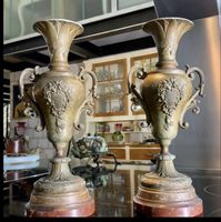 Edle antike Bronze Vasen mit Marmorfuss - Top Zustand!