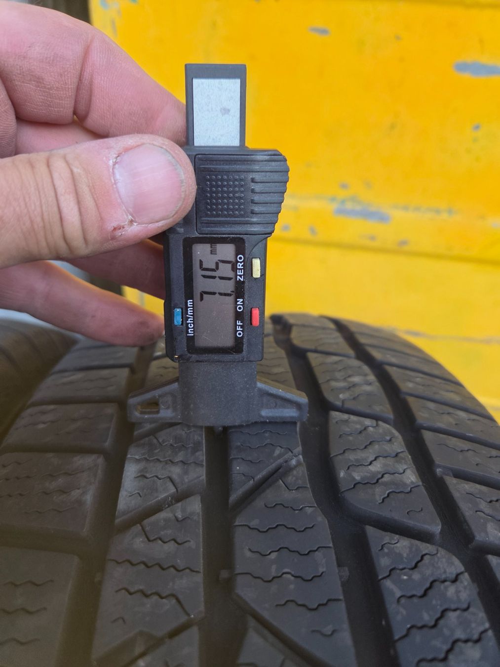 Continental Pneumatici & Ruote complete: 215 / 60 R 17 – Usato da Fischbach-Göslikon venduto da 5620BremgartenAG 1