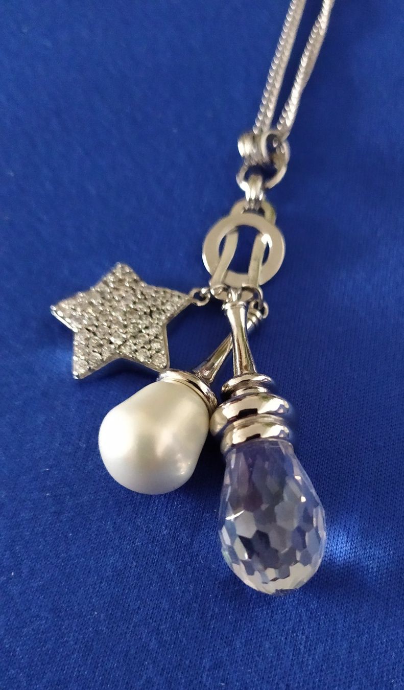 Catenine: Longue chaînette avec 3 pendentifs – Nuovo (secondo la descrizione) da Chezard St-Martin venduto da Loucail