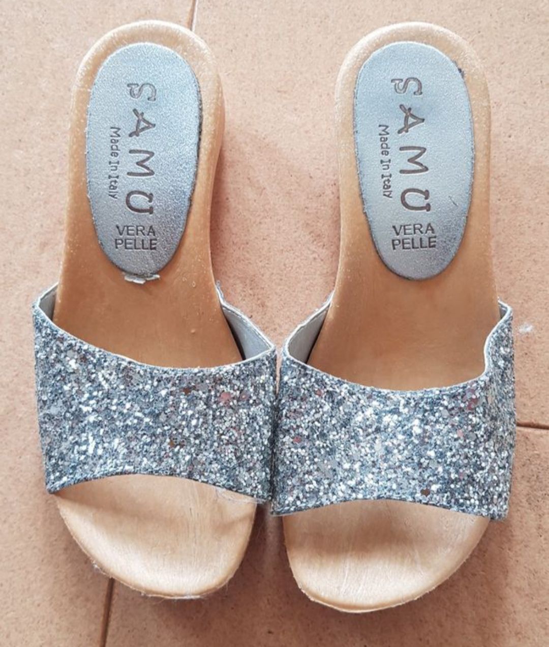 Scarpe per ragazze: Sandalen Mädchen Gr 30 – Usato da Binz venduto da julijuli
