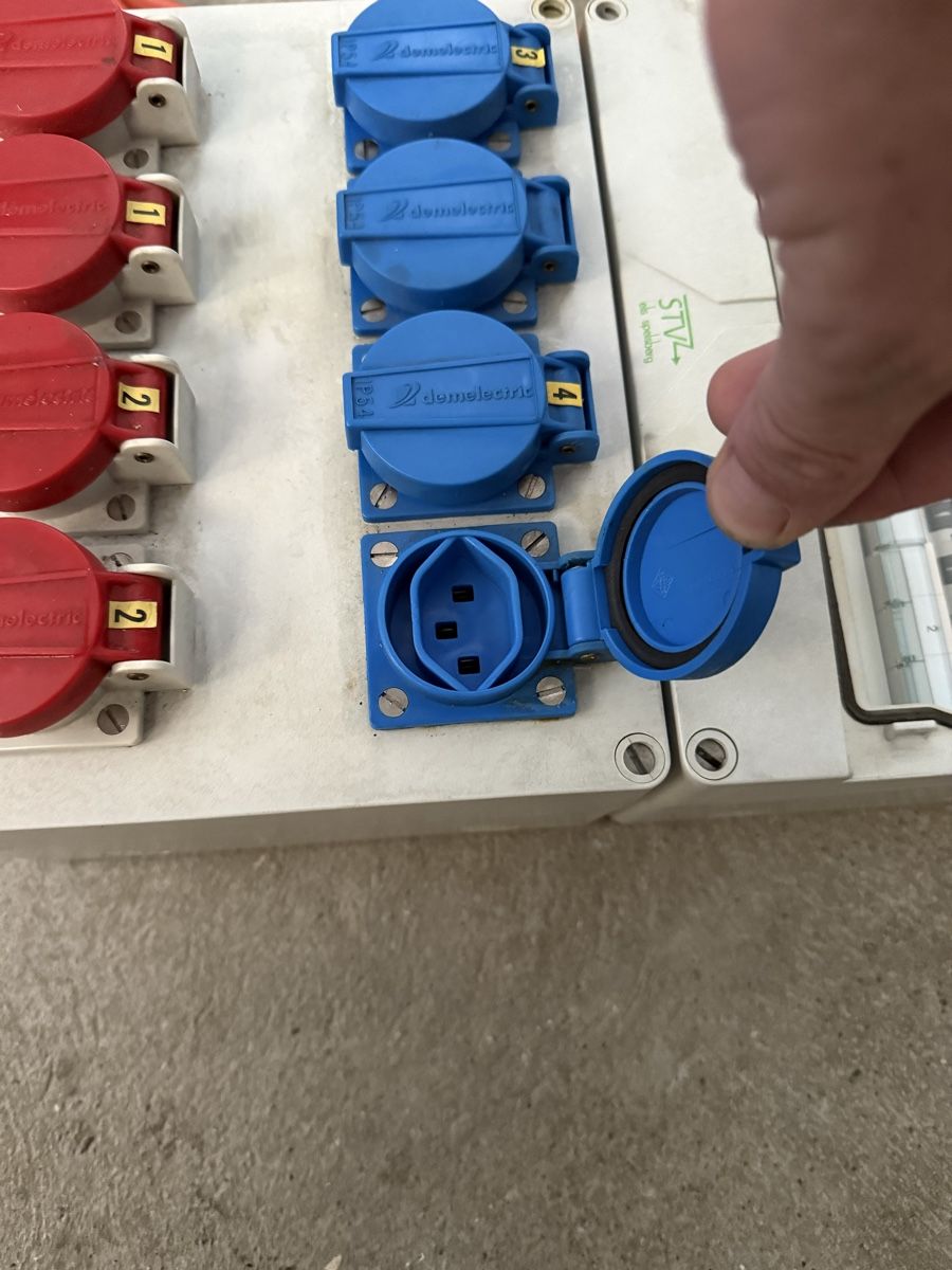 Alimentation électrique: Stromverteiler 32A Demelectric  – D'occasion à Bettlach par mehr86 2