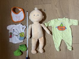 Wie neu: Jako-o Kuschel-Puppe Krümelchen 45cm mit KleiderSet