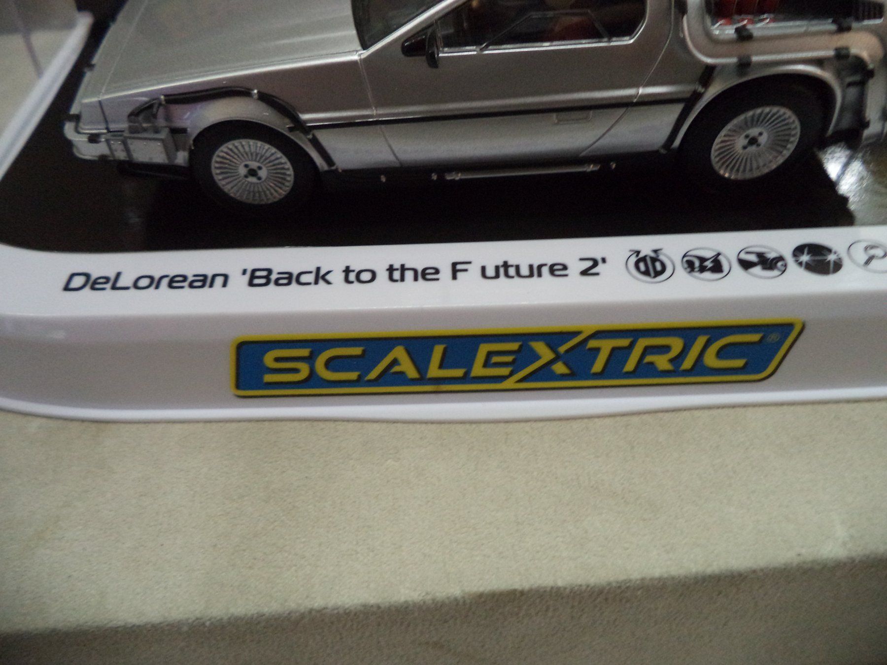 Piste: 1:32 SCALETRIX Deloren Back to the Future 2 – Usato da Rieden AG venduto da Wirth03 3