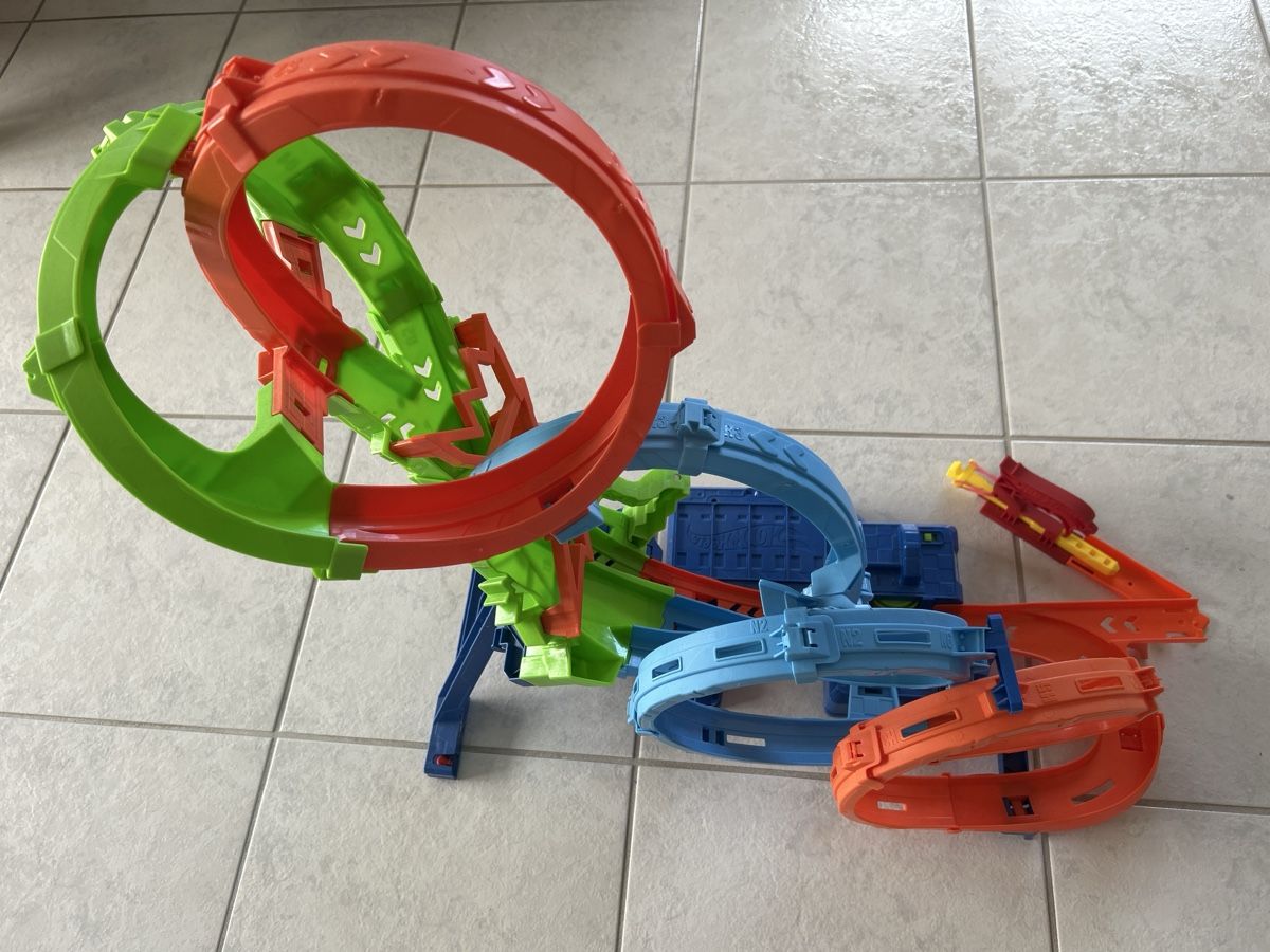 Hot Wheels Spielzeuge: Hot Wheels 4 Loopings – Gebraucht aus Lostorf von Venice16 2