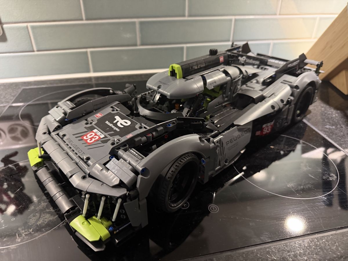 Lego Kit di costruzioni: Lego Technic Peugeot 9X8 Le Mans 42156 – Usato da Zürich venduto da teddybaxter