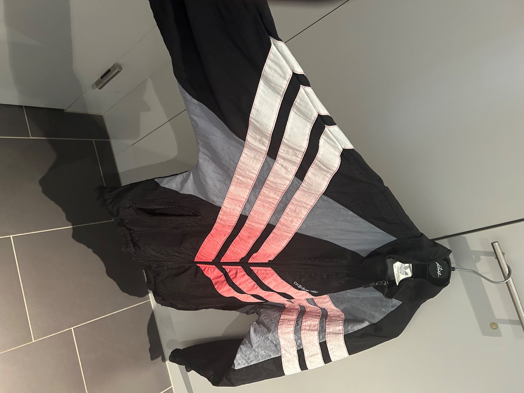 Adidas Giacche: Adidas 90 Vintage – Usato da Schlieren venduto da Leavio 3