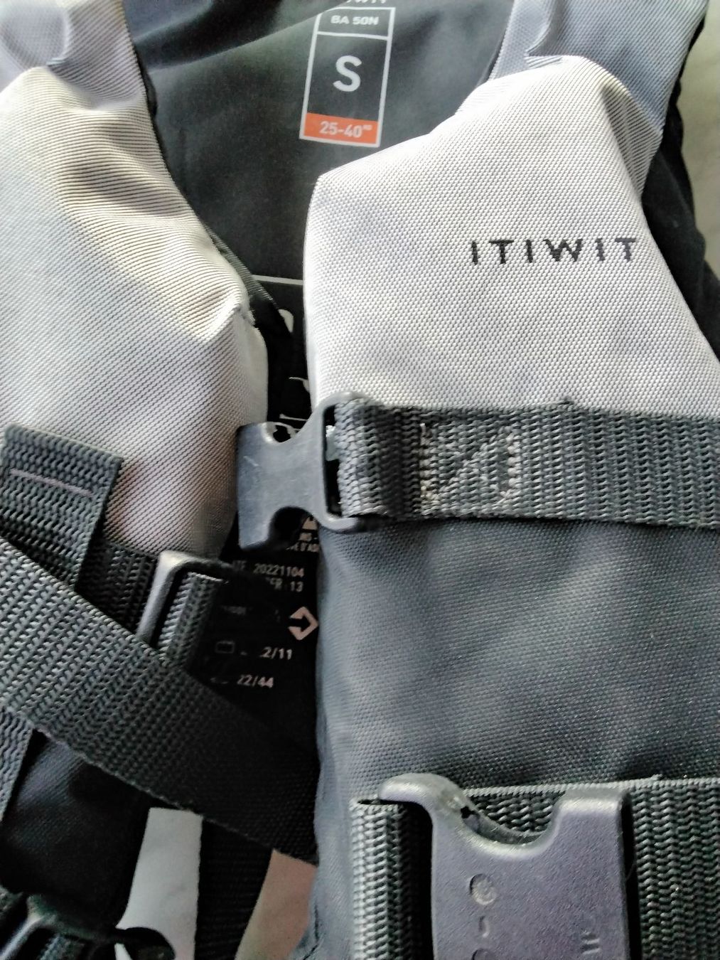 Decathlon Giubbotti di salvataggio: KINDERSCHWIMMWESTE 25 - 40 KG – Usato da Biel/Bienne venduto da dasi3 1