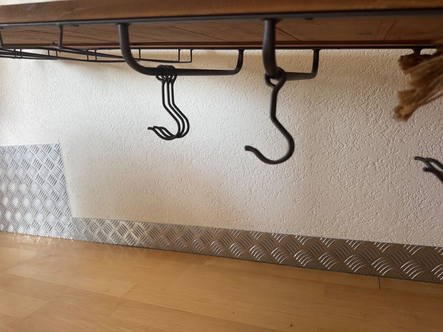 Scaffali: hängendes Weinglasregal aus Holz – Usato da Rombach venduto da Juspola 2