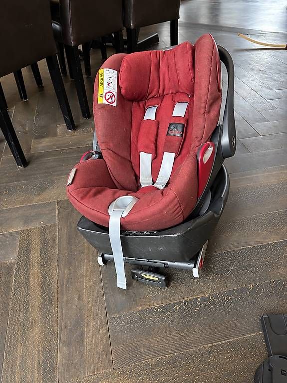 Sièges auto: Cybex Cloud Q Plus Babyschale mit Isofix Base & Bezug – D'occasion à bern par Ruzenka