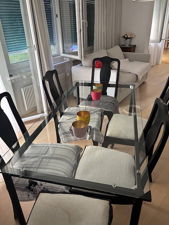 Tables: Esszimmertisch mit 6 Stühlen – D'occasion à Zürich par ari_y7sc 1