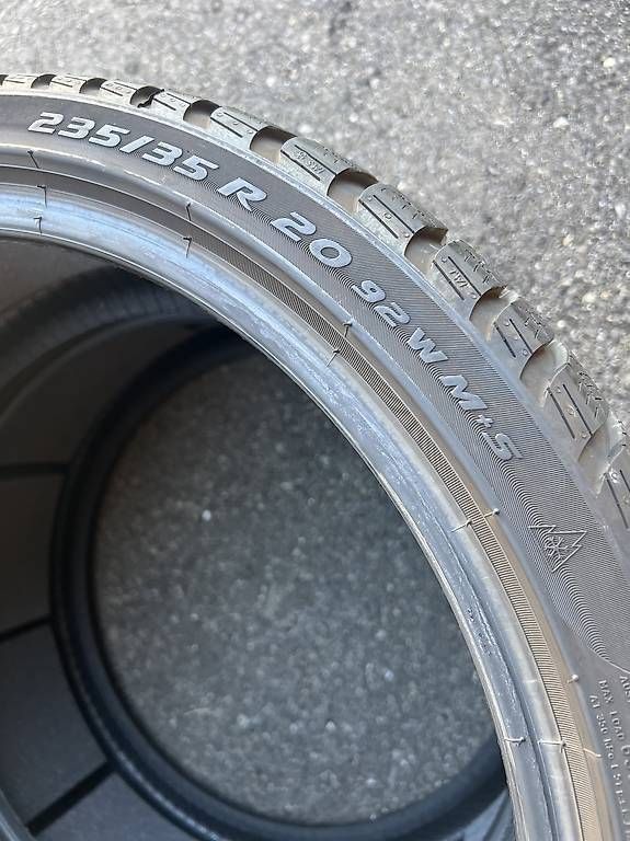 Pneumatici & Ruote complete: 2 x 235/35/20 Pirelli Winterreifen  – Usato da Frasnacht venduto da nobloff 1