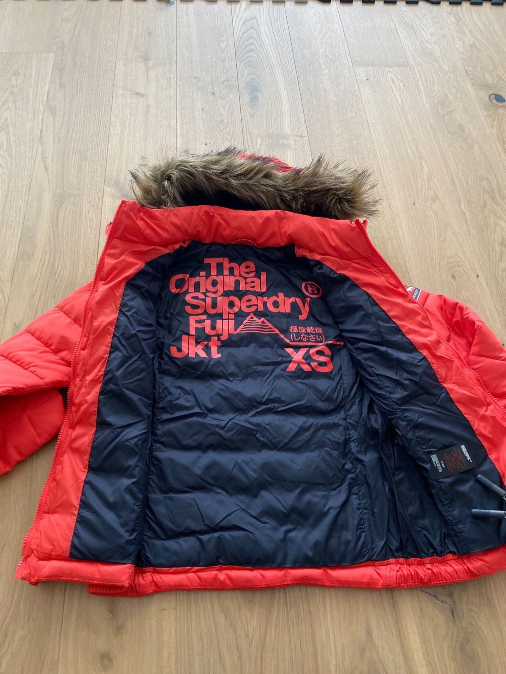 Superdry Giacche: Superdry Winterjacke zu verkaufen – Usato da Bolligen venduto da Noeggeli10 2