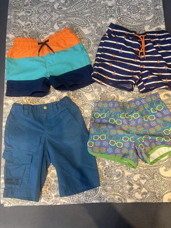 4 Kurze Hosen & Badehosen Gr. 104 ☀️👦