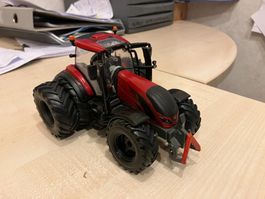 Farmermodell Valtra von Britains