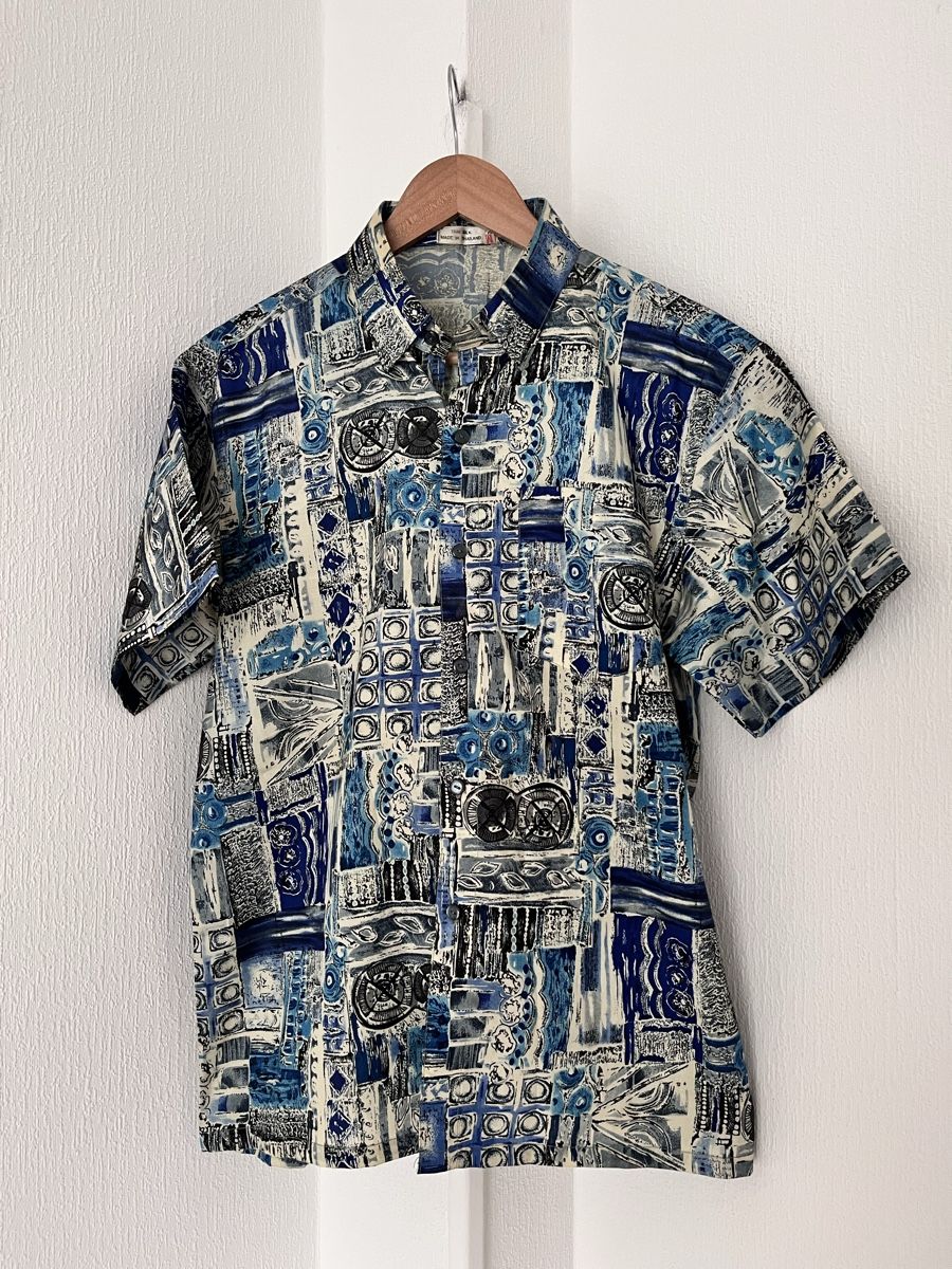 Camicie: Short Sleeve Shirt Thai Silk Blue Pattern Size M – Usato da Lausanne venduto da Danash