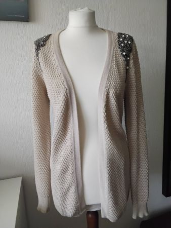 Cardigan beige élégant, détails bijoux - ZEBRA S