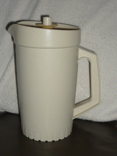 Tupperware Contenitori & Simili: TUPPERWARE KRUG – Usato da St.Gallen venduto da Anso 2