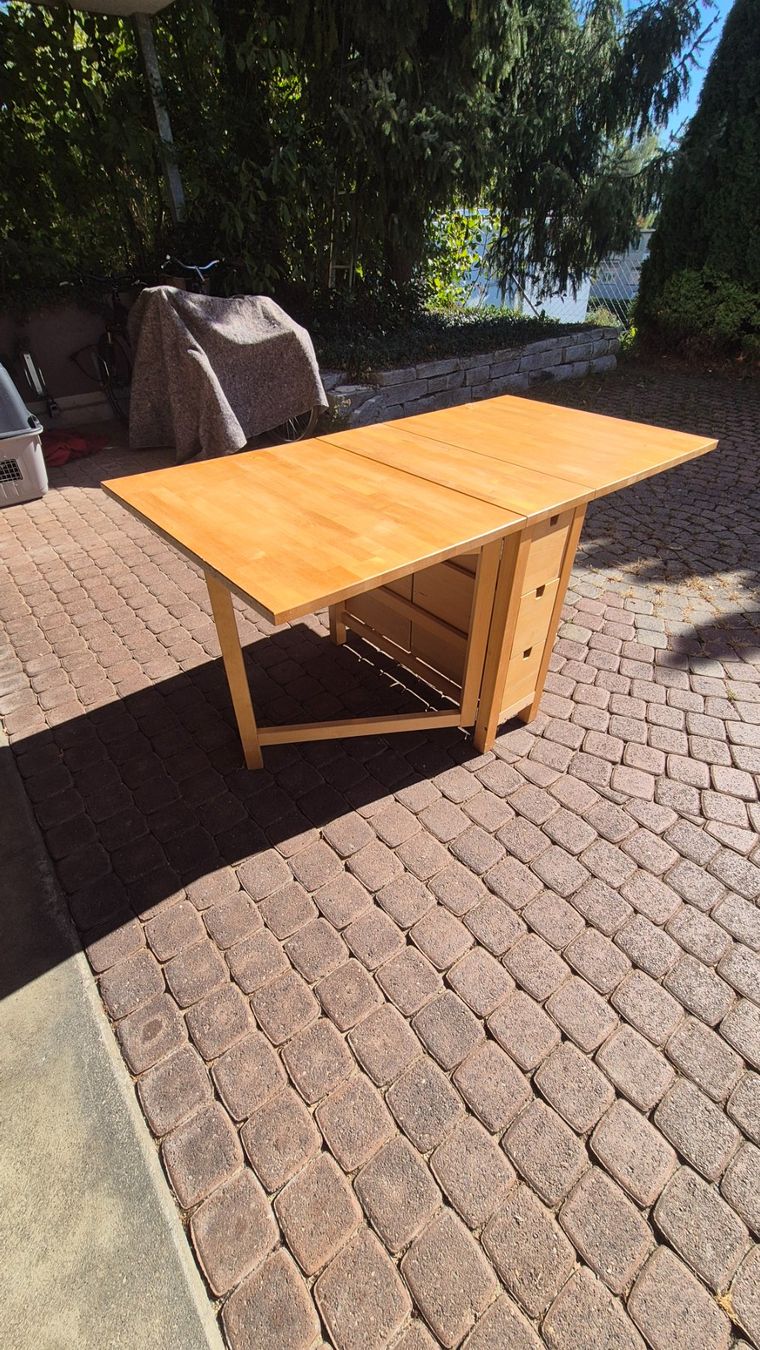 Tables: Holztisch – D'occasion à Wetzikon ZH par phleuen01 1
