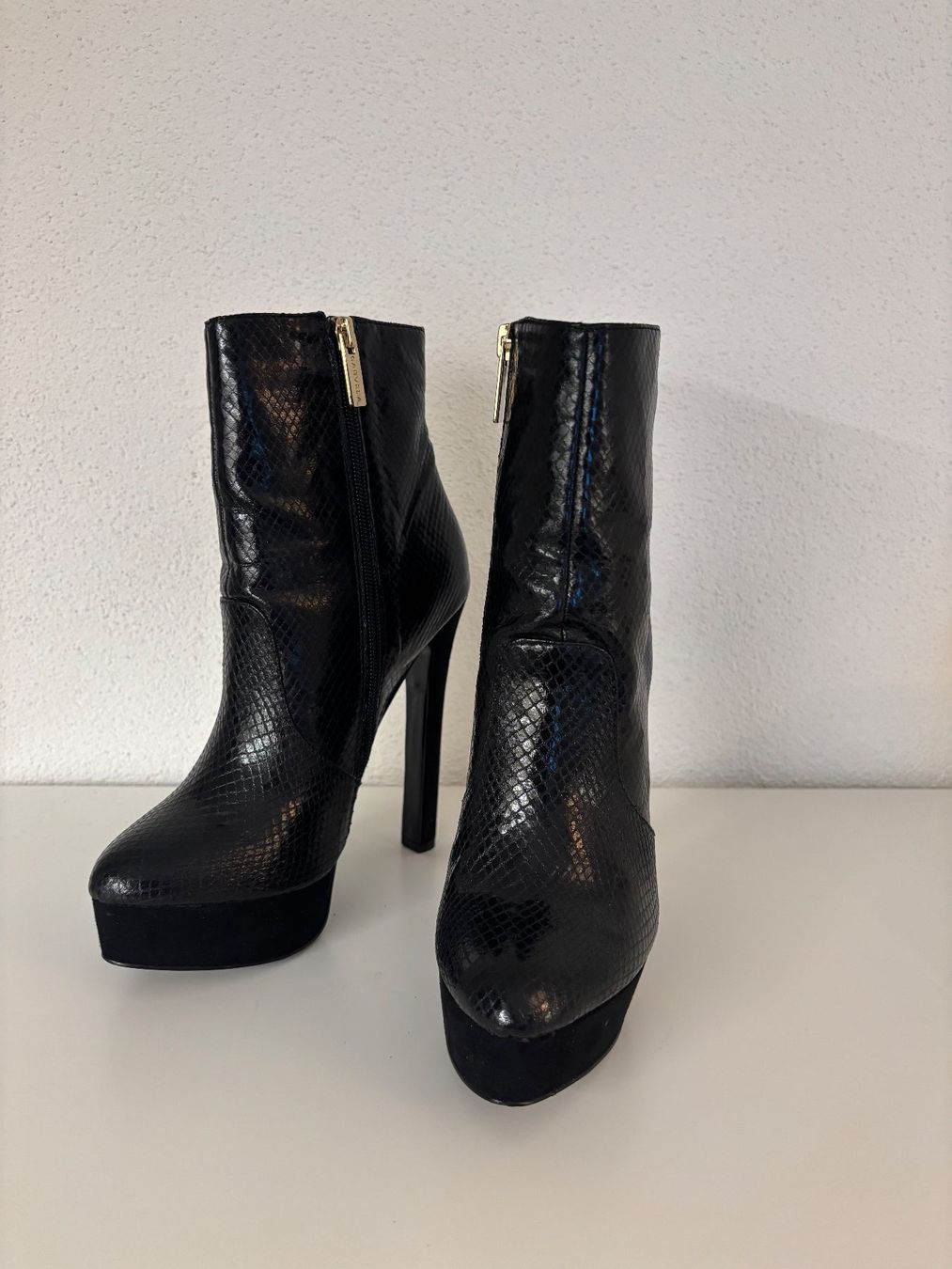 Scarpe da donna: Carvela strut ankle boot 37 - like new – Usato da Zürich venduto da cel_kv7b