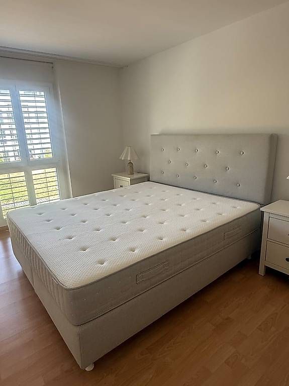 Letti: Beige/grau Boxspringbett zu verkaufen – Usato da Wallisellen venduto da LaMarieAnnabelle