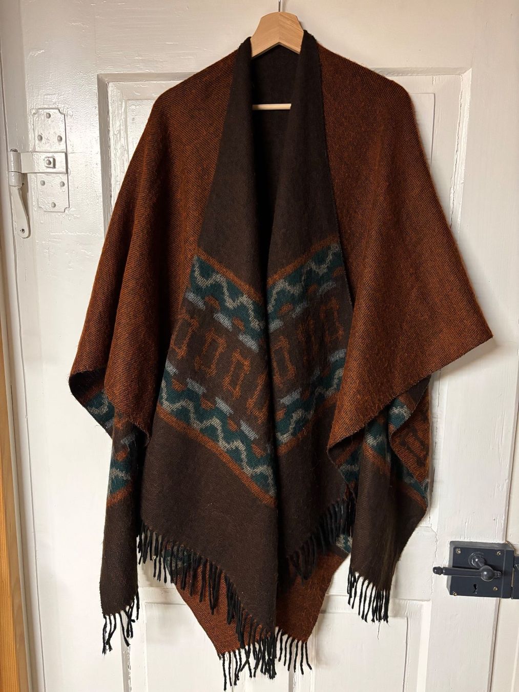 Giacche: Poncho / Überwurf mit Fransen, Herbst-Look, Braun – Usato da Alten venduto da AuntiesAtticFinds