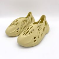 adidas Yeezy Foam RNNR Sulfur EU 43