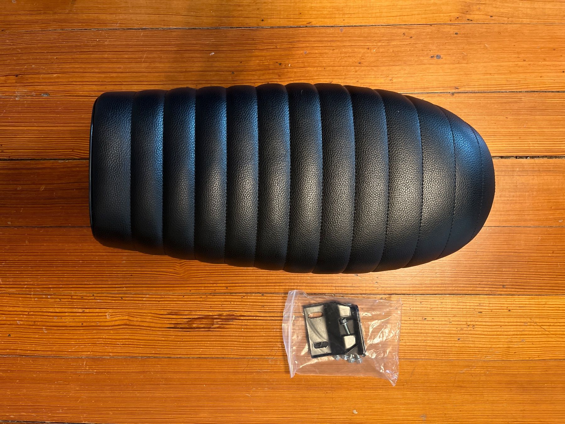 Selle & Accessori: Caferacer Sitzbank – Usato da Hausen am Albis venduto da riviera64