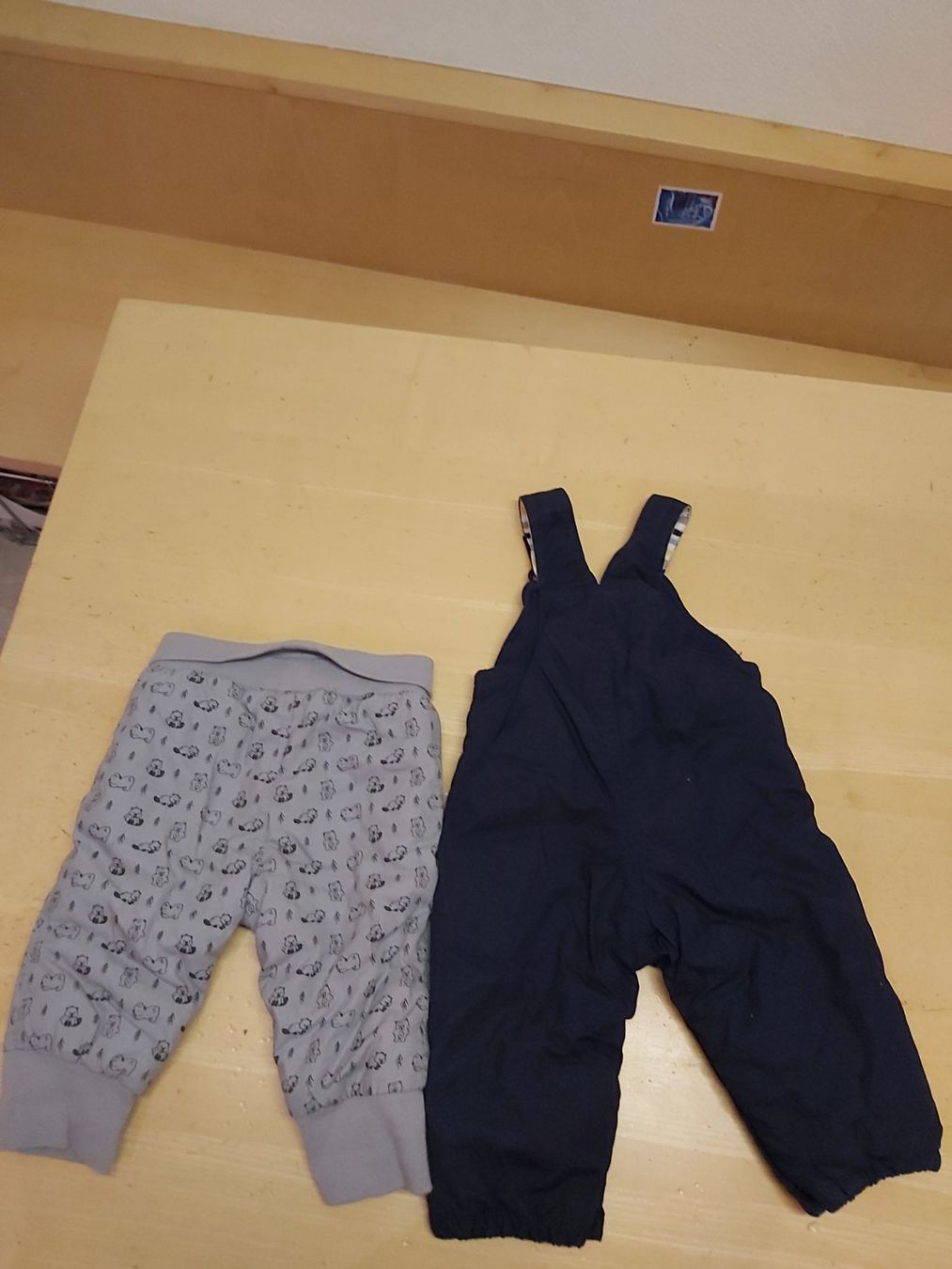 Kleiderpakete & -sets: Baby Hosen Gr.62 & Gr.68 – Gebraucht aus Disentis/Mustér von epa_862v 1