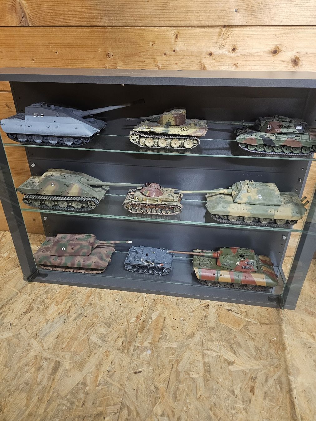 Kit di modellismo & Modellini statici: Handgebaute und bemalte Panzermodelle. – Usato da Luzern venduto da bagija 4