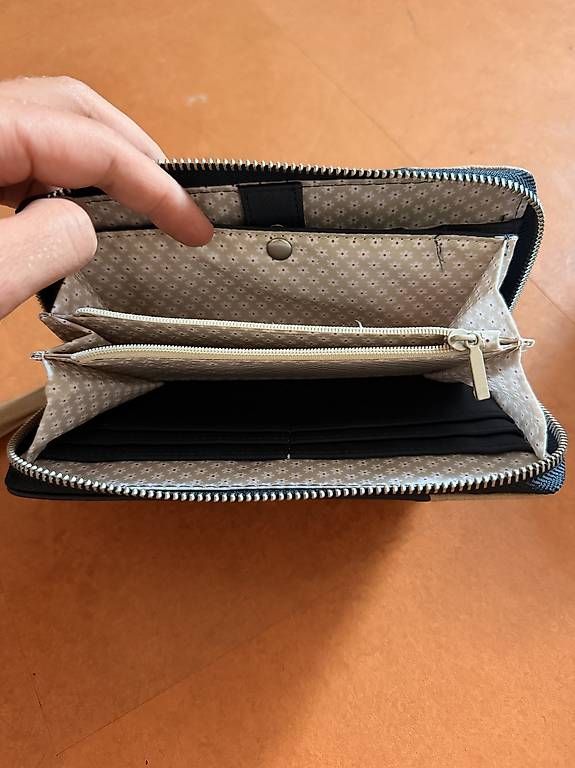 Brieftaschen: Portemonnaie – Gebraucht aus Gwatt (Thun) von Glahad 3