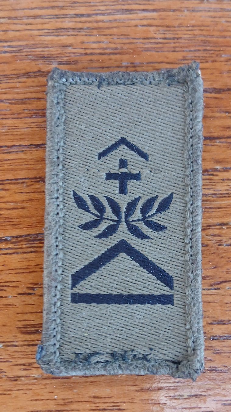 Schweizer Armee Placchette & Badge: Insigne de grade sergent chef  – Usato da Sciernes-d'Albeuve venduto da Dojo004