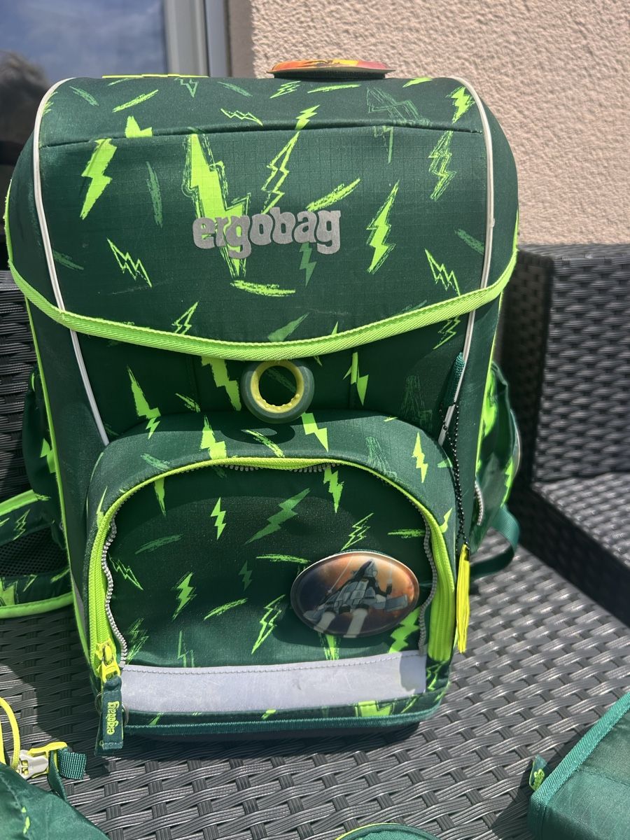 Ergobag Kindertaschen: Ergobag Schulrucksack Set Grösse 1 Grün Blitze – Gebraucht aus Amden von roatan01 4