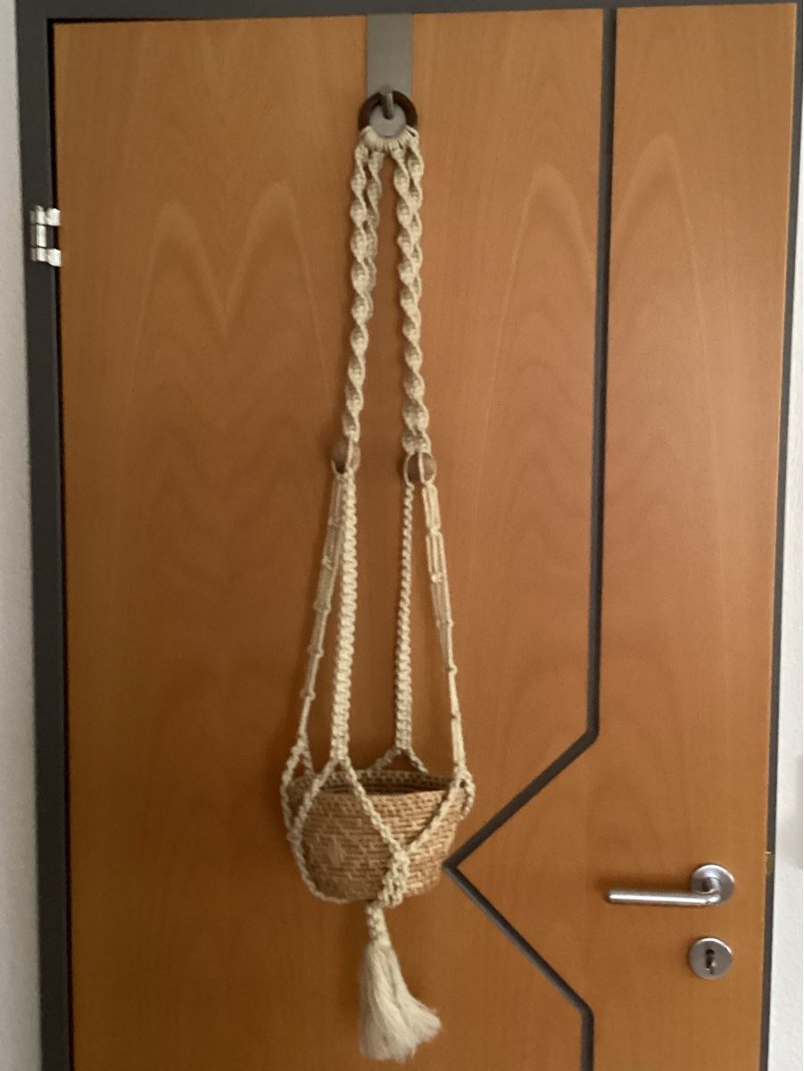 Tutte le decorazioni: Makramee Blumenampel mit Korb, handgeknüpft – Usato da Wassen UR venduto da SABDOM