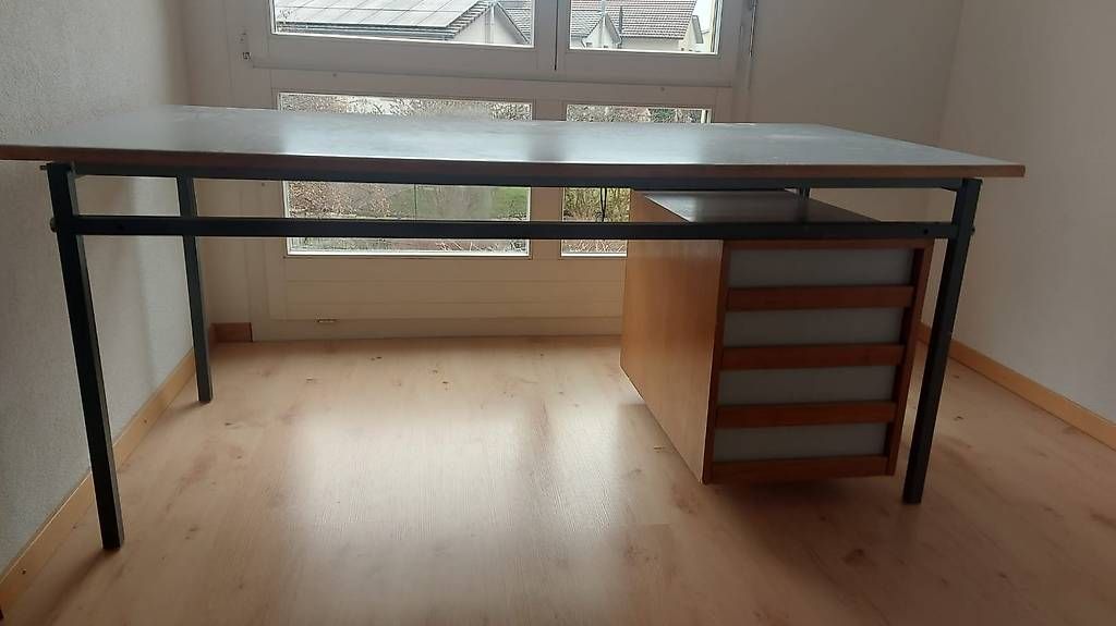 Scrivanie: Stabiler Schreibtisch 180 x 90 cm – Usato da Ramlinsburg venduto da fil_n6xl