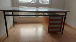 Stabiler Schreibtisch 180 x 90 cm