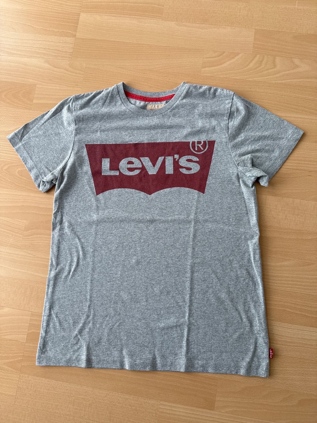 Levi's T-shirt: Levis T-Shirt – Usato da Ufhusen venduto da yuyu75