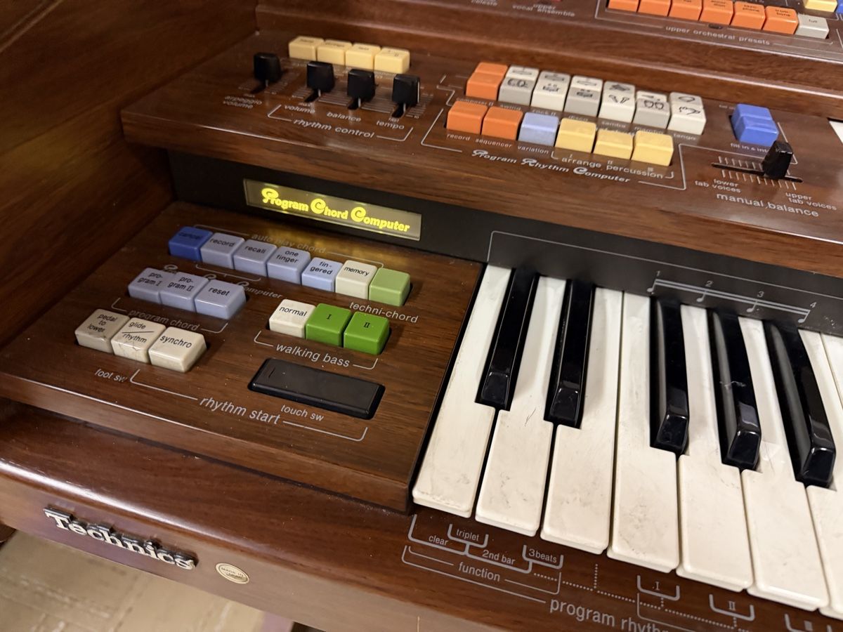 Technics Instruments de musique: Technics Orgel mit Program Chord Computer gebrauchter Zustan – D'occasion à Saas-Balen par lu9_kl2c 2