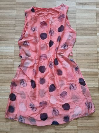 Lässiges Sommerkleid, Gr. 38, coralrot gepunktet, mit Futter