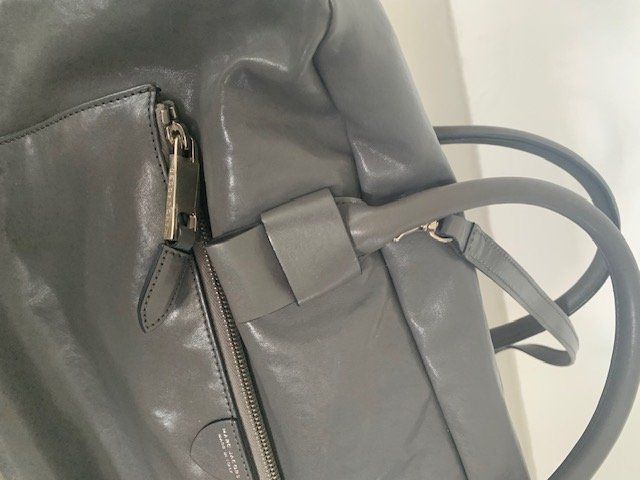 Marc Jacobs Borse da donna: Sac en cuir souple gris de Marc Jacobs – Nuovo (secondo la descrizione) da St-Aubin-Sauges venduto da Juliezan 2