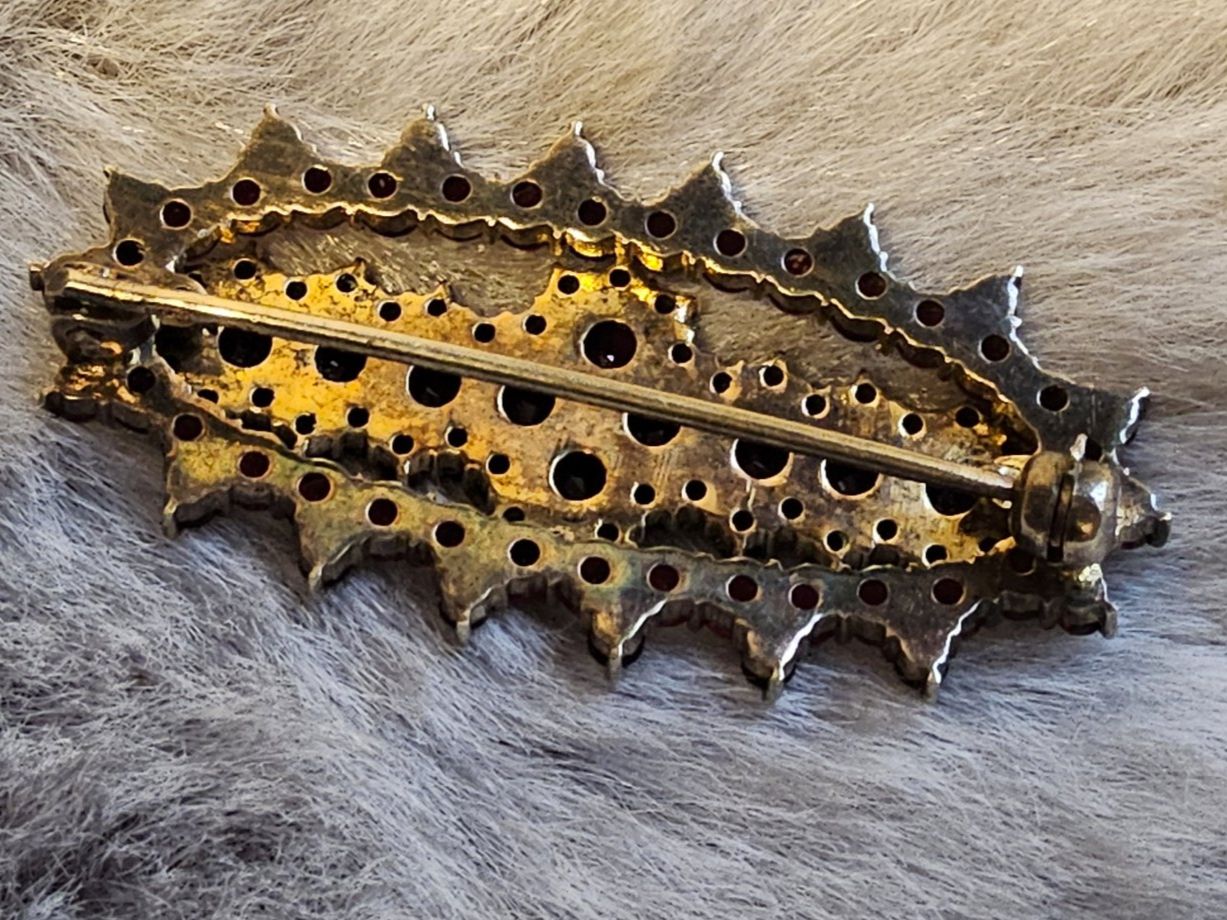 Spille & Fermagli: Reich geschmückte antike Granat Brosche, ca 1900 – Usato da Zürich venduto da SciTec 1