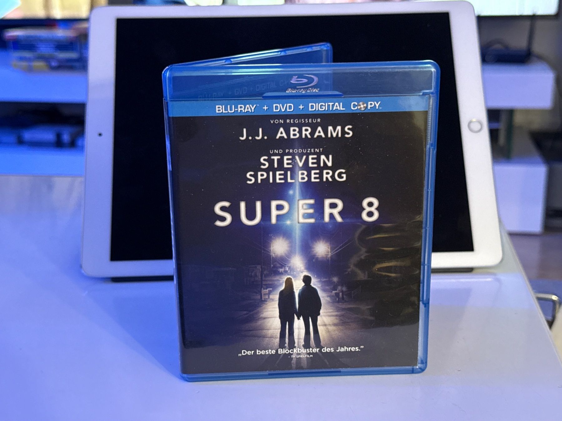 Tutti i DVDs: Super 8 - Blu-Ray & DVD Vergriffen – Nuovo (secondo la descrizione) da Allschwil venduto da meeresperle