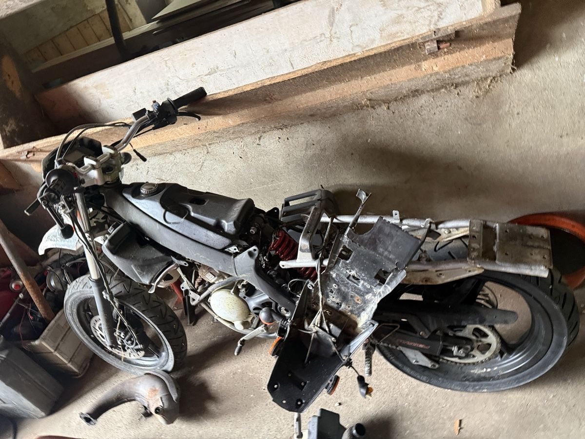 Strasse: Malaguti 50ccm  – Defekt aus Bennwil von Ford5600t 3