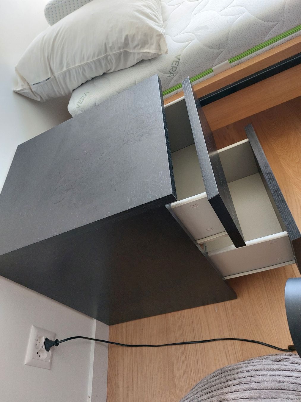 Nachttische: Ikea MALM Nachttisch schwarz – Gebraucht aus Winterthur von fli_8shl