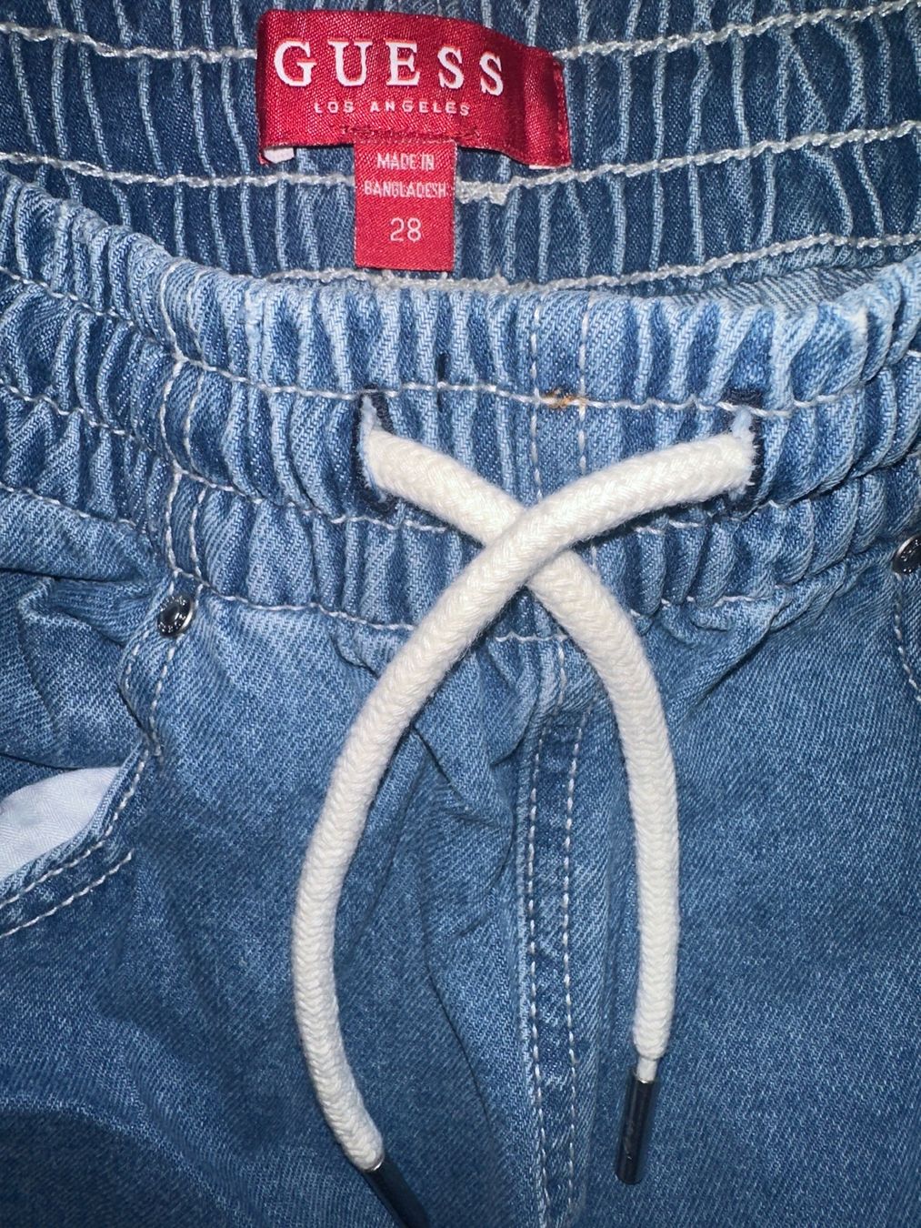 Guess Jeans: Guess Jeans mit Logo Seitlich Grösse 36 – Usato da Dagmersellen venduto da sniff64 2
