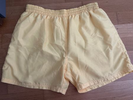 Gelbe Badehose / Sportshorts, Grösse M, Top Zustand!