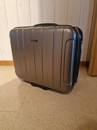 Rollkoffer, Aktenkoffer, Laptopkoffer. Reisekoffer