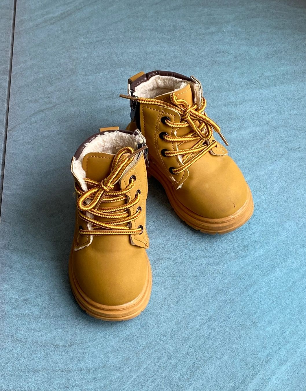 Scarpe per ragazzi: Kinderschuhe Gr. 22 – Usato da Olten venduto da ksenya.s