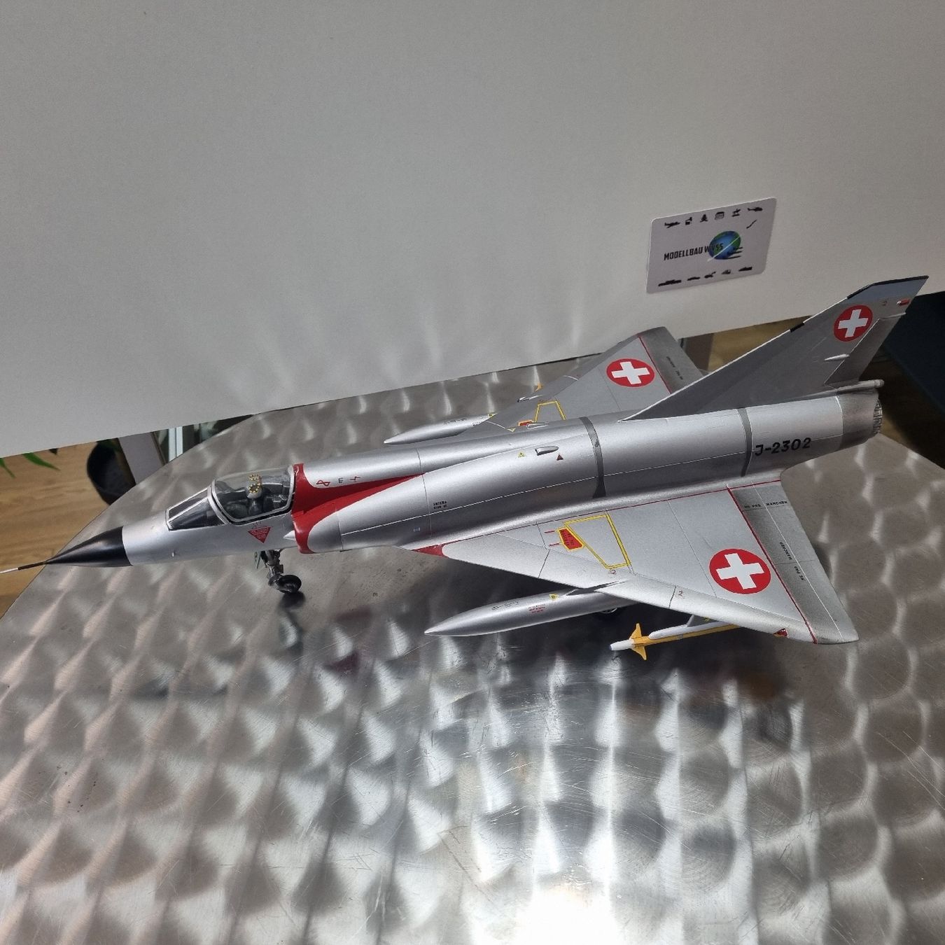 Schweizer Armee Kit di modellismo & Modellini statici: Schweizer Mirage III S J-2302, Flugzeugmodell 1:32 – Nuovo (secondo la descrizione) da Männedorf venduto da Modellbau-wyss 2