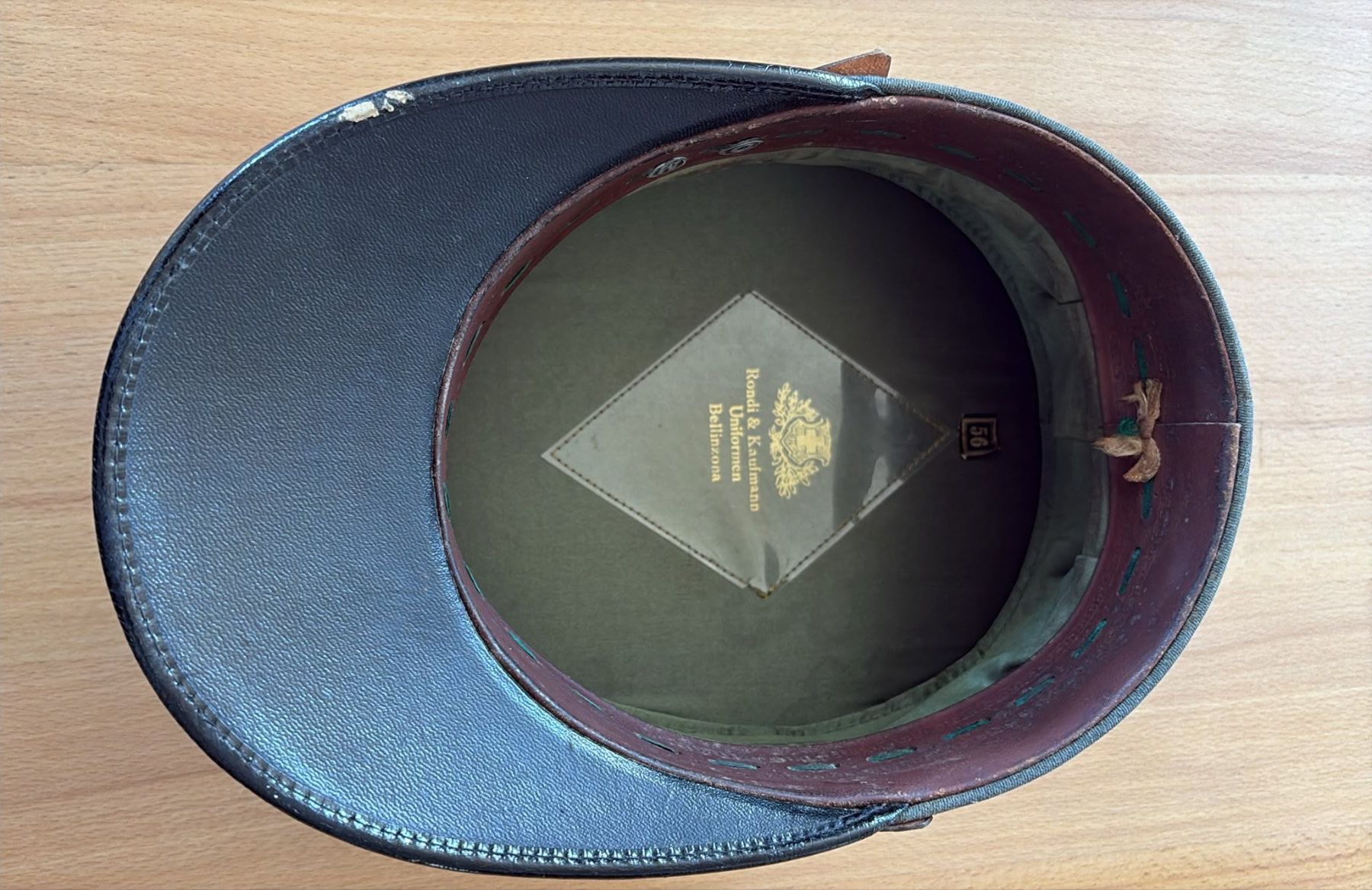 Schweizer Armee Uniformen: Schirmmütze Oblt – Gebraucht aus Wangen b. Olten von Hba2 2