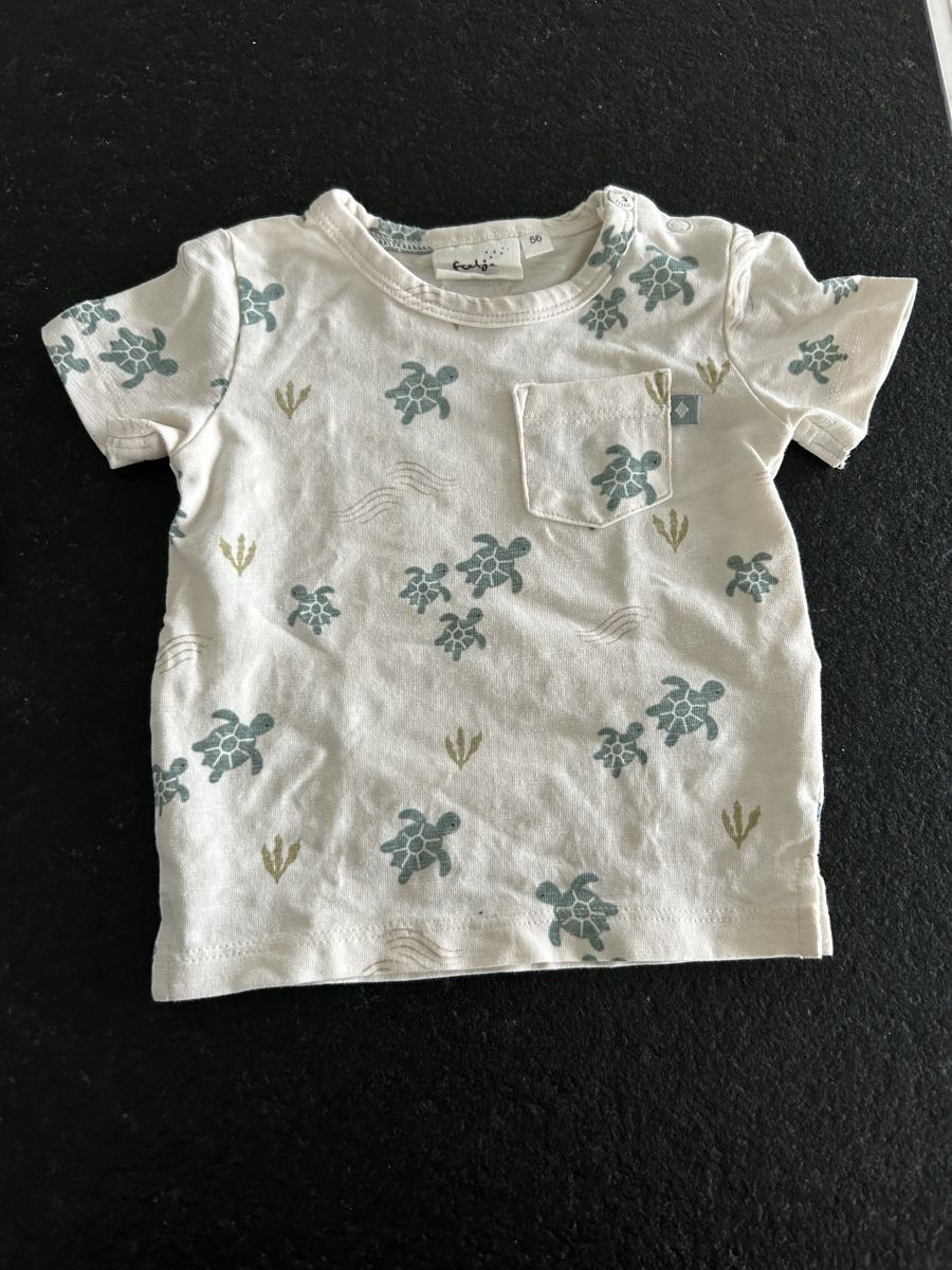 Camicie, Top & T-shirt: T-Shirt 56 – Nuovo (secondo la descrizione) da Gelterkinden venduto da Anii_7